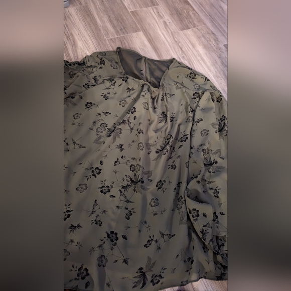 Bundle of 3 floral tops, small - Picture 5 of 7